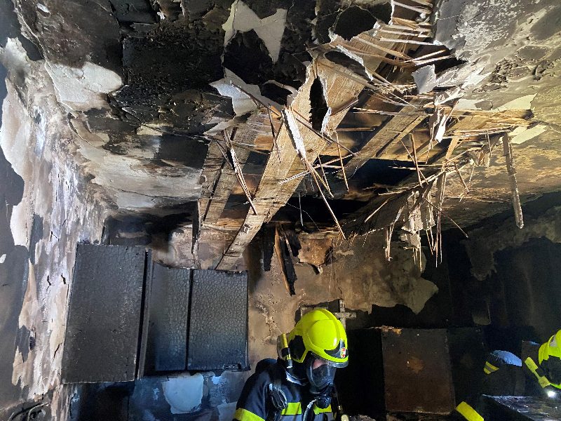 Dramatischer Wohnungsbrand in Villach (Bild 7)